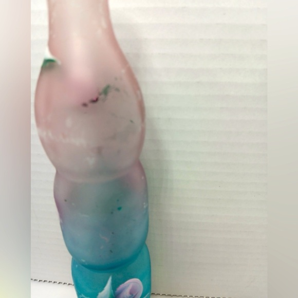 Vintage beautifully painted rose vase - Picture 6 of 9